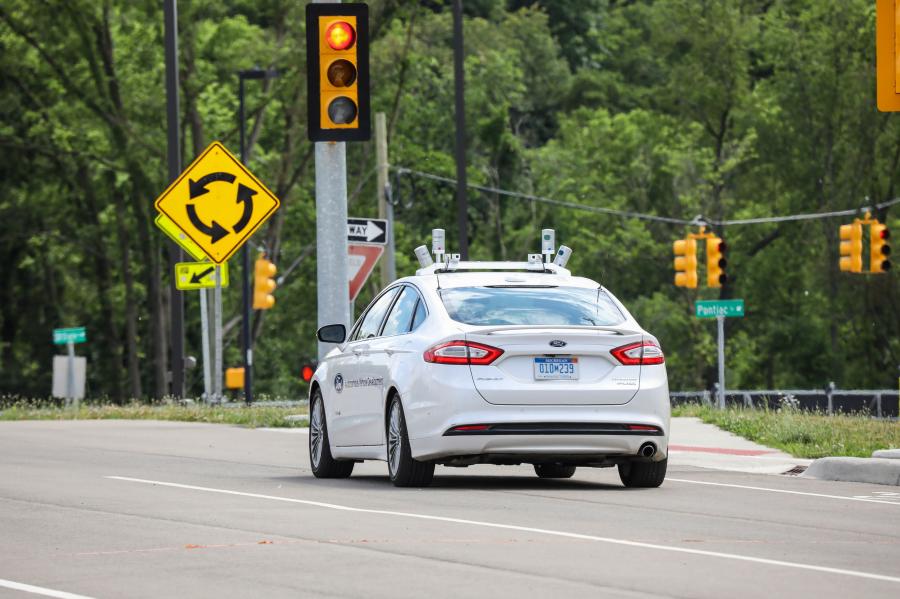  Ford Fusion Hybrid Autonomous Vehicle 2017 года  (фото 4 из 8)